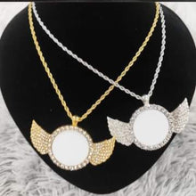 Load image into Gallery viewer, Angel Wing Circle Necklace