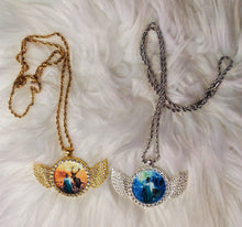 Load image into Gallery viewer, Angel Wing Circle Necklace
